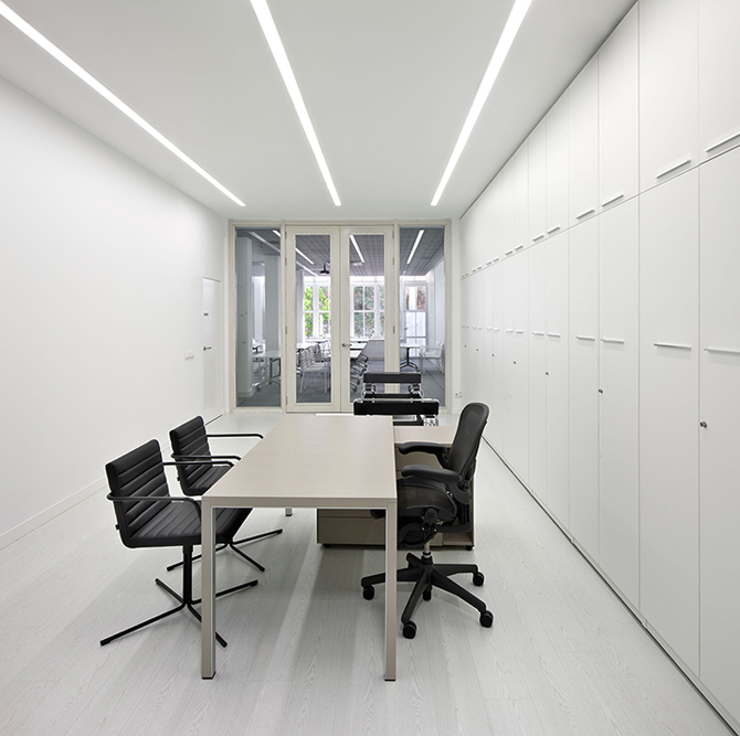 Estilo Mobiliario y Contract - Proyecto Colegio de Economistas de La Rioja