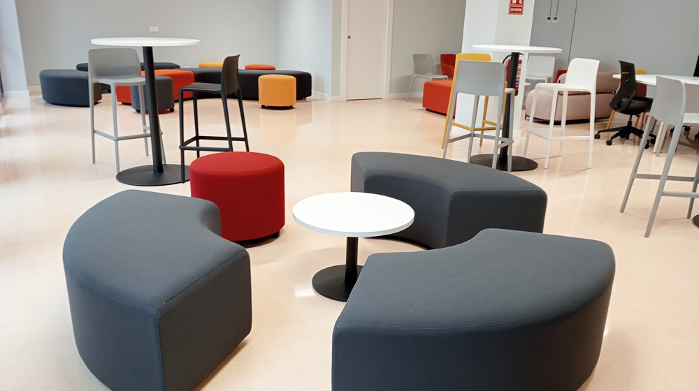 Estilo Mobiliario y Contract - Proyecto Espacio Multifuncional UR