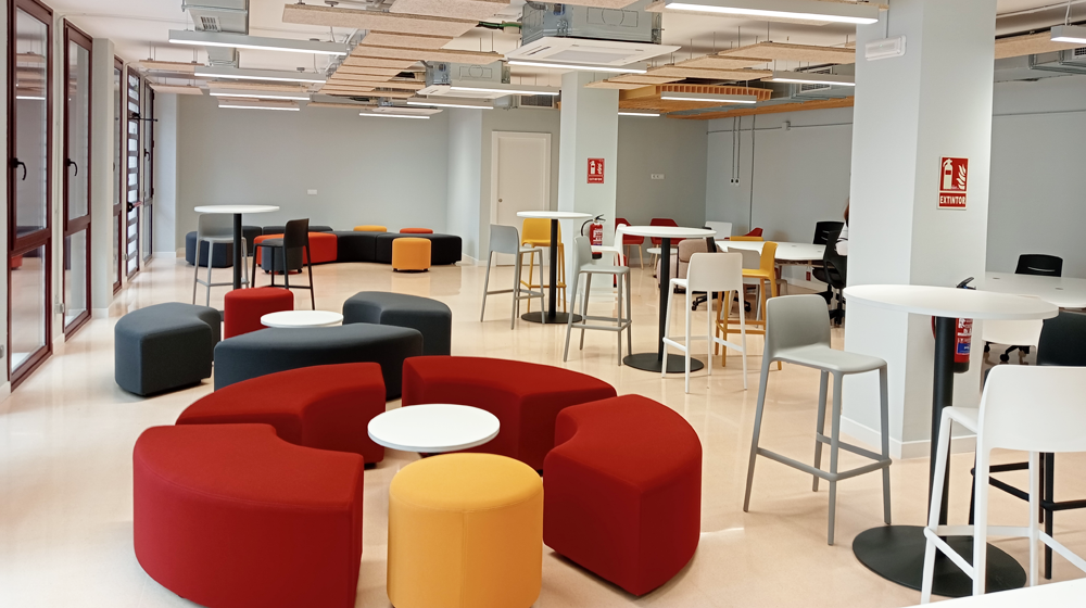 Estilo Mobiliario y Contract - Proyecto Espacio Multifuncional UR